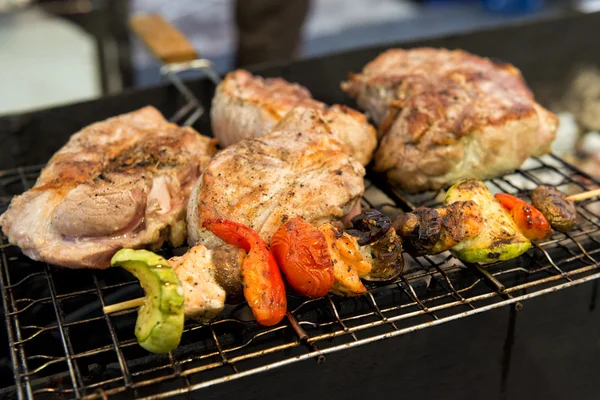 Carne grelhada de rua — Fotografia de Stock