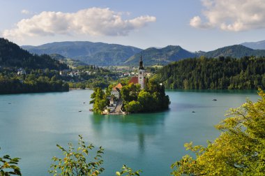 Bled Gölü üzerinde manastır