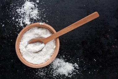 tuz ve kaşık