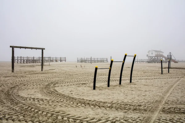 In the fog on the beach of the North Sea — Stock Photo, Image