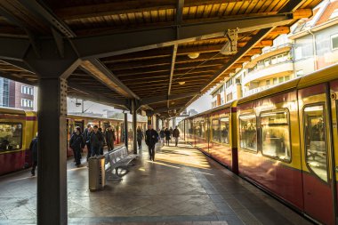 Berlinde piyasa Hakescher istasyonu  