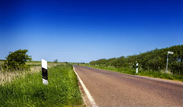 Landstrassehaze bir landstrasse üzerinde — Stok fotoğraf