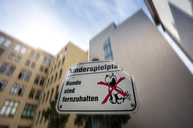 Berlin'de çocuklar için bir oyun alanı üzerinde Not