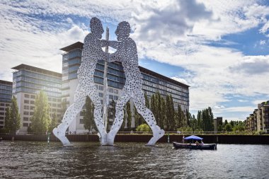 Berlin heykeli molecul bir