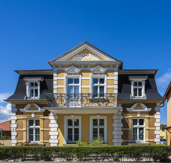 Villa restaurée sur la plage de la Baltique — Photo