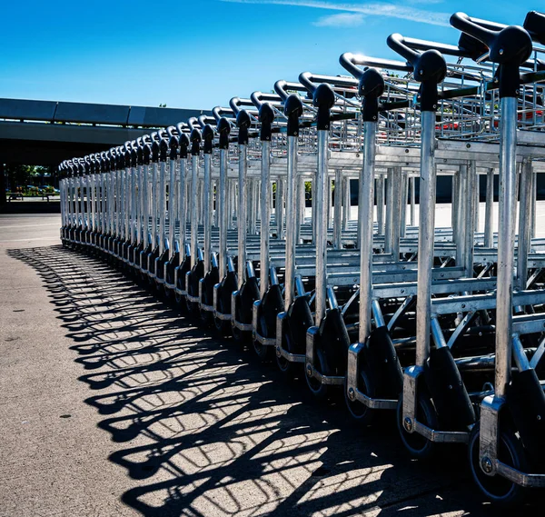 Chariots Pour Bagages Valises Dans Aéroport Berlin — Photo