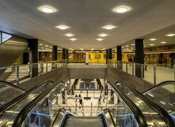 베를린의 수도에 인테르덴 지하철역 — 스톡 사진