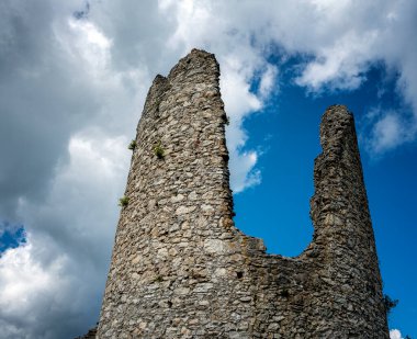 Hohenfreyberg kalesi Ostallgu, Eisenberg, Almanya 'da harabe.