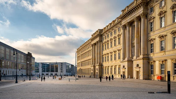 베를린에 새로운 궁전의 건물의 — 스톡 사진