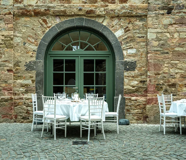Dekorativ Gedeckte Tische Einem Restaurant Auf Einer Burg — Stockfoto
