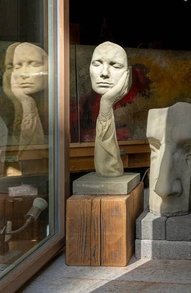 Thoughtful Melancholy Plaster Bust Window — Stock Photo, Image