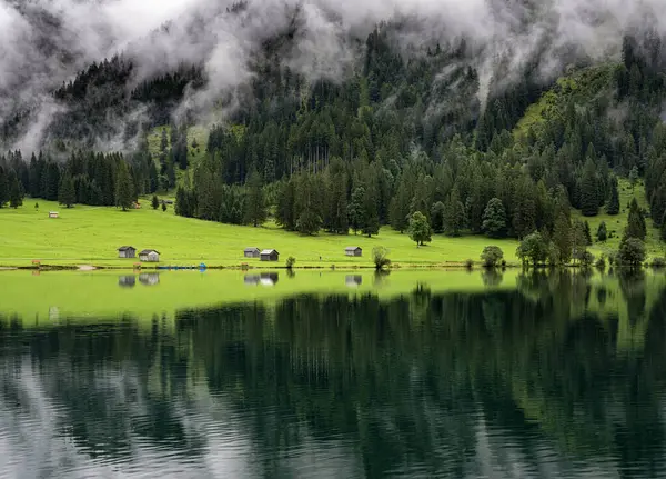 Die Landschaft Vilsalpsee Tirol Bei Regenwetter Und Nebel Mit Wolken — Stockfoto