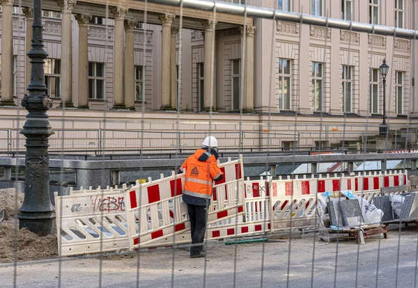 Construction Worker Red Safety Vest — Stok fotoğraf