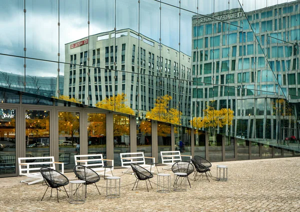 Innovador Edificio Oficinas Cubo Con Fachada Cristal Estación Central Berlín — Foto de Stock