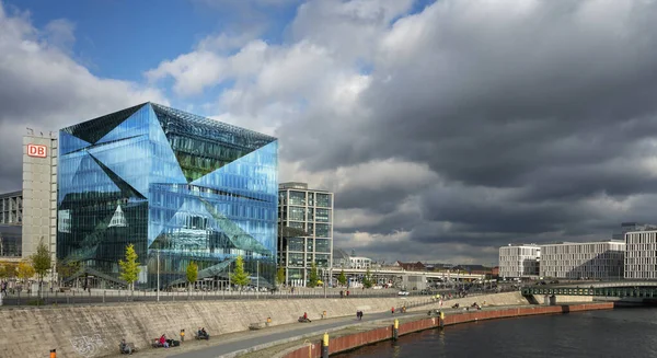 Innovador Edificio Oficinas Cubo Con Fachada Cristal Estación Central Berlín — Foto de Stock