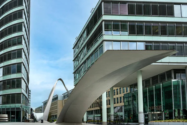 Zdobená Socha Kancelářském Komplexu Die Welle Frankfurtu Nad Mohanem Hesensko — Stock fotografie