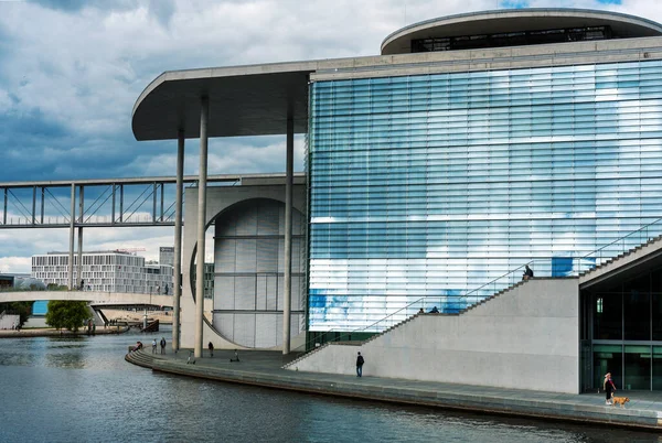 Architektura Turisté Berlínské Vládní Čtvrti — Stock fotografie