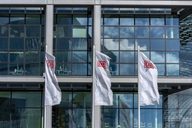 Berlin Merkez İstasyonu ve Washington, Berlin, Almanya 'da küp inşa eden yenilikçi ofis