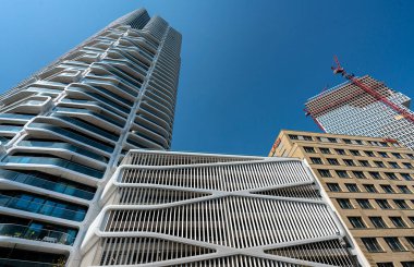 Frankfurt şehir merkezinde gökdelenler, bankalar ve modern mimari Ben Main, Almanya