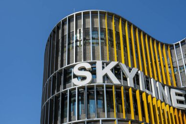 Frankfurt 'taki alışveriş merkezi Skyline Plaza ana caddesi.