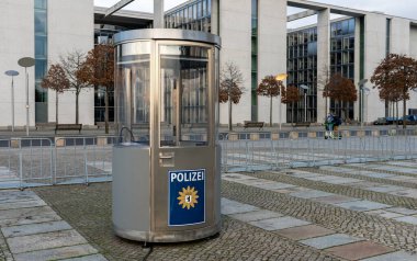 Berlin 'in hükümet bölgesindeki polis karakolu