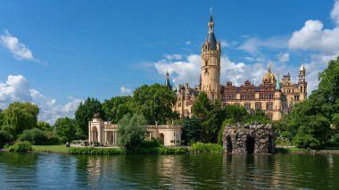 Schwerin Şatosu Mecklenburg Vorpommern eyalet parlamentosunun ve Schwerin, Mecklenburg Vorpommern, Almanya 'daki katedralin merkezi.