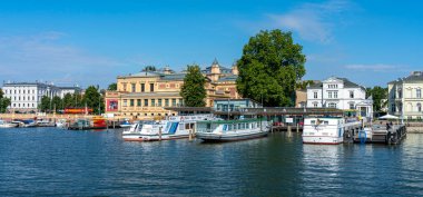 Schwerin Şatosu Mecklenburg Vorpommern eyalet parlamentosunun ve Schwerin, Mecklenburg Vorpommern, Almanya 'daki katedralin merkezi.