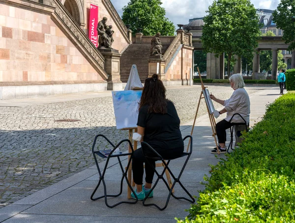 Almanya Nın Berlin Kentindeki Müze Adası Ndaki Yeni Müzede Turistler — Stok fotoğraf