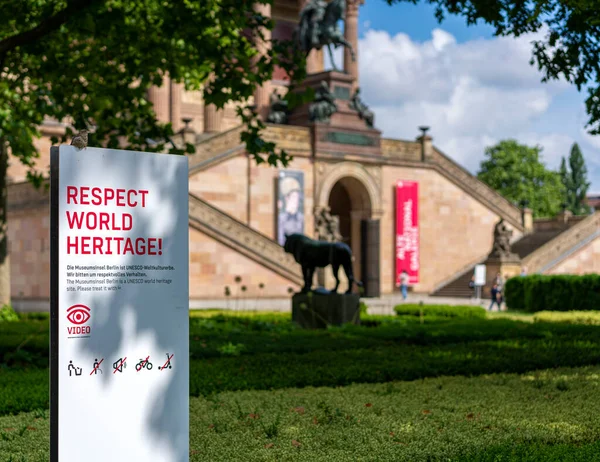 Tourists Artists New Museum Museum Island Berlin Germany — Stock Photo, Image