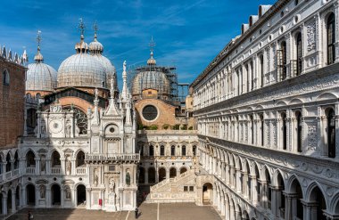 Göl kenti Venedik, İtalya 'daki manzaralar, kiliseler, gondollar ve diğer aktiviteler