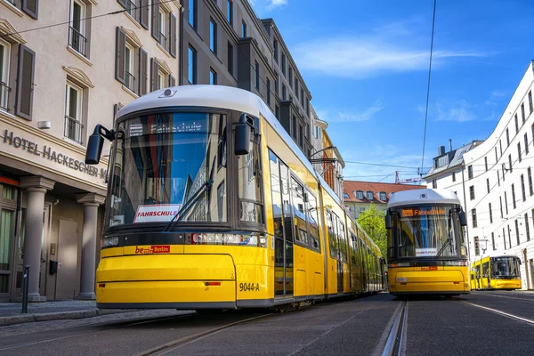 Tranvías Amarillos Tráfico Berlín Ciudad — Foto de Stock