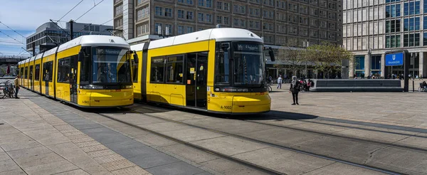 Tranvías Amarillos Tráfico Berlín Ciudad — Foto de Stock