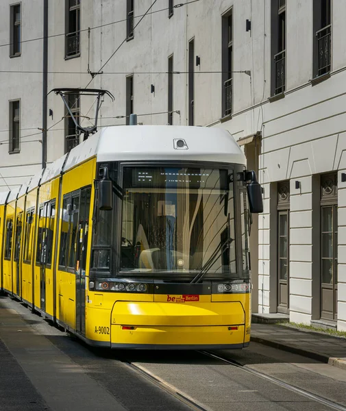 Bondes Amarelos Tráfego Berlim Cidade — Fotografia de Stock