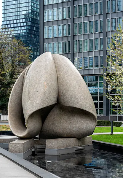 Frankfurt am Main 'de Max Bill tarafından sürdürülebilirliğin temsili