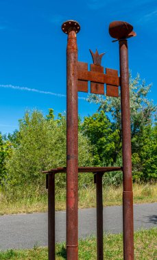 Graefenhainichen, Saksonya-Anhalt 'daki Ferropolis şehrinde paslı sanat eserleri,