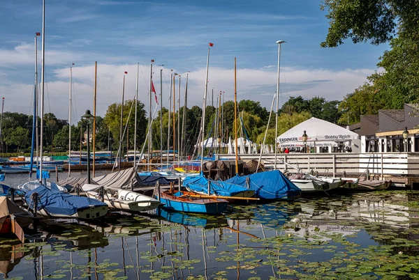 Kis Vitorlás Hajók Alster Hamburgban — Stock Fotó