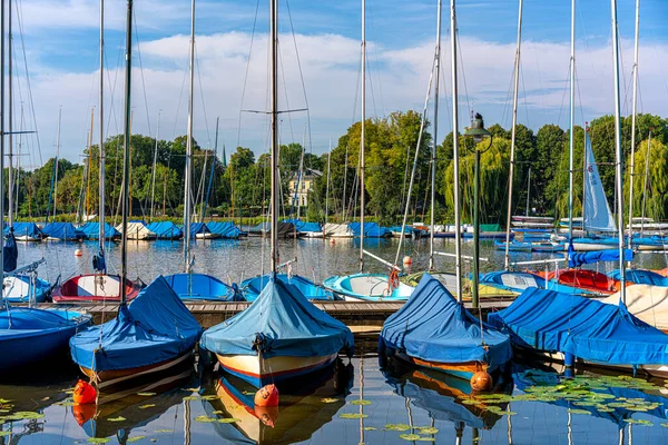 Małe Żaglówki Alster Hamburgu — Zdjęcie stockowe