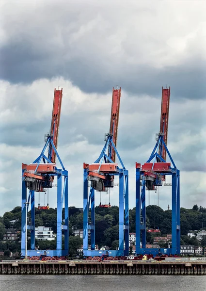 Terminal de contenedores en el puerto de Hamburgo — Foto de Stock
