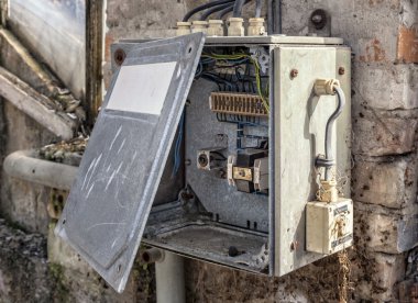 Eski elektrik kutusu