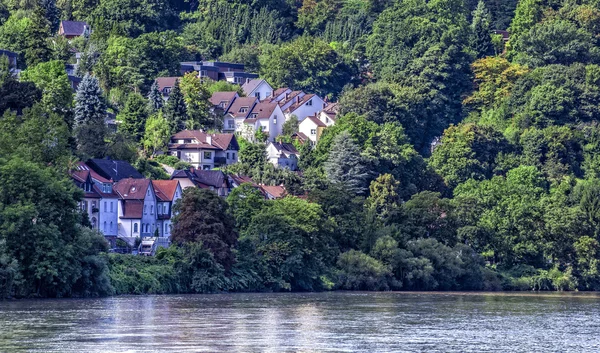 Vivre au neckar de la rivière en Allemagne — Photo