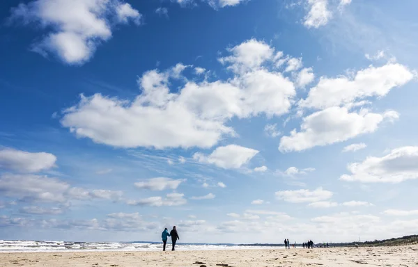 Promenade sur la plage — Photo