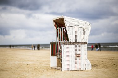 Almanya Usedom plaj üzerinde beyaz plaj sandalye