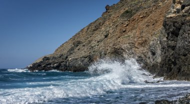 Uçurumdaki dalgalar