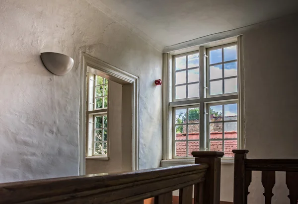 pencere çerçeveleri