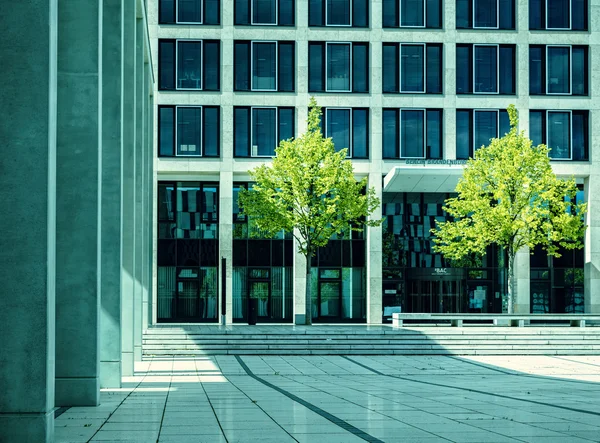 Berlin Schoenefeld Havaalanı nocht bitmiş, boş avlu — Stok fotoğraf