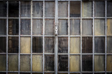 Almanya'da eski bir fabrika teknik ayrıntılara ve makineler