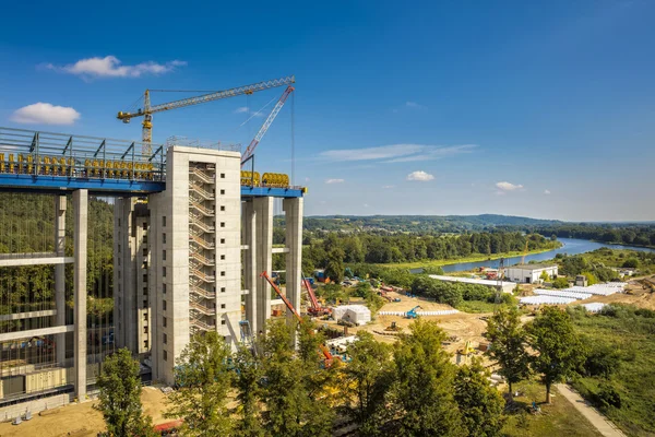 Property under construction new boat lift in Niederfinow directly next to the historic old elevator — Stock Photo, Image