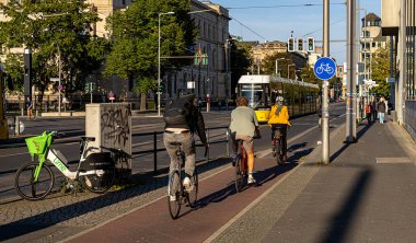 Berlin karayolu trafiği, Invalidenstrae, Chausseestrae, Berlin, Almanya