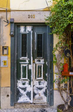 Eski Lizbon, Portekiz 'deki kentsel yapı, tarihi mimari, tramvay rayları, küçük sokaklar ve perakende mağazaları