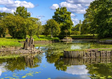 Stein Adası 'ndaki eşsiz Wrlitz Vezüv, Wrlitz Park, Dessau, Saksonya-Anhalt, Almanya